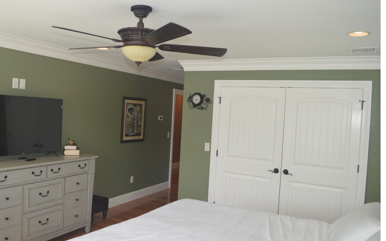 Master bedroom,, right side,, Huge closet