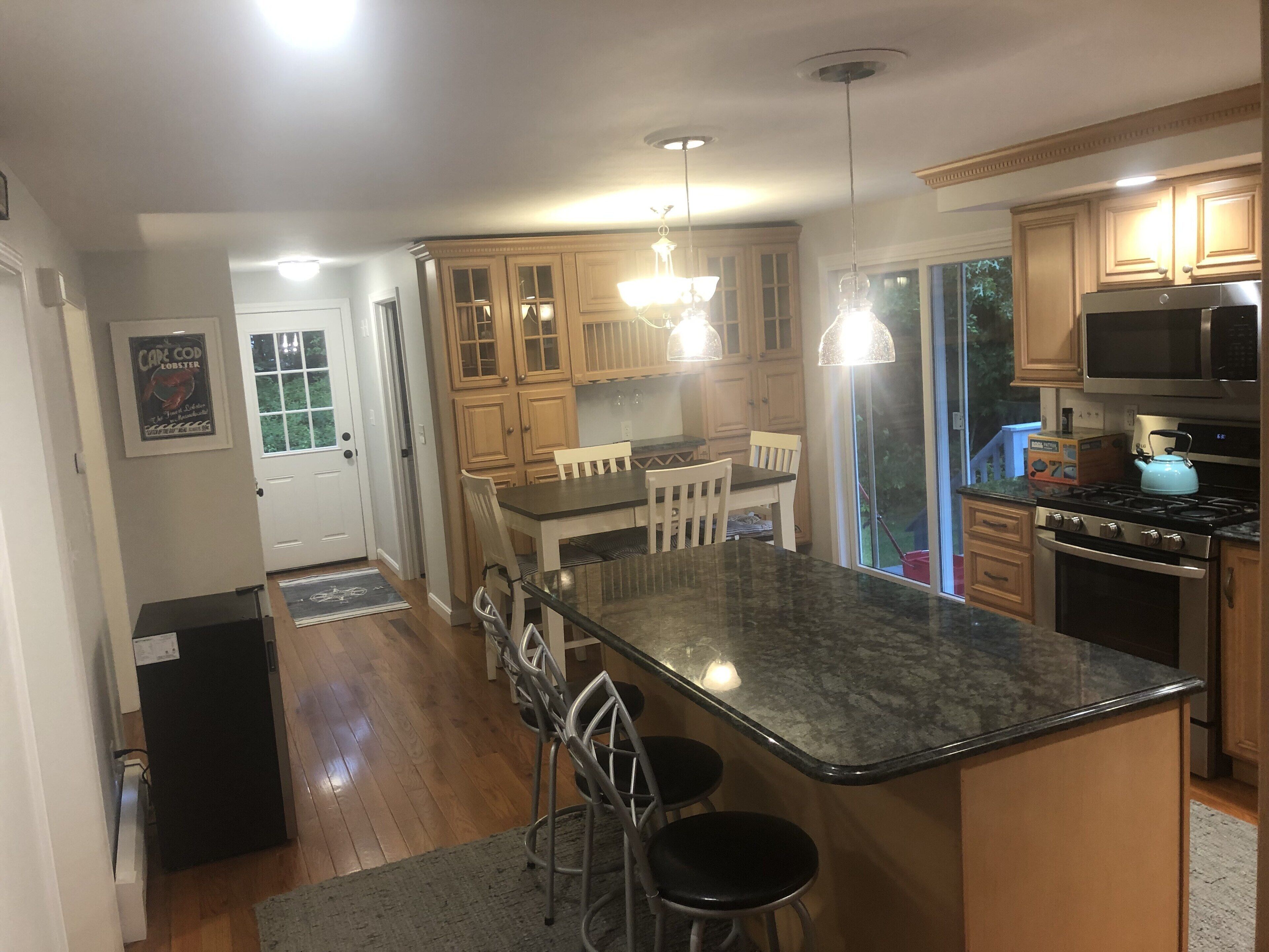 POOL, LARGE NEWLY RENOVATED: 4+ Bedroom, lots of room