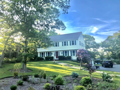 POOL, LARGE 4+ Bedroom, lots of room with private yard