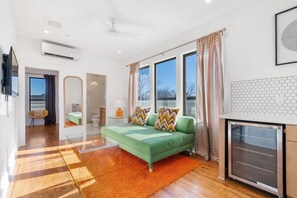 3 bedrooms, desk, iron/ironing board, travel crib