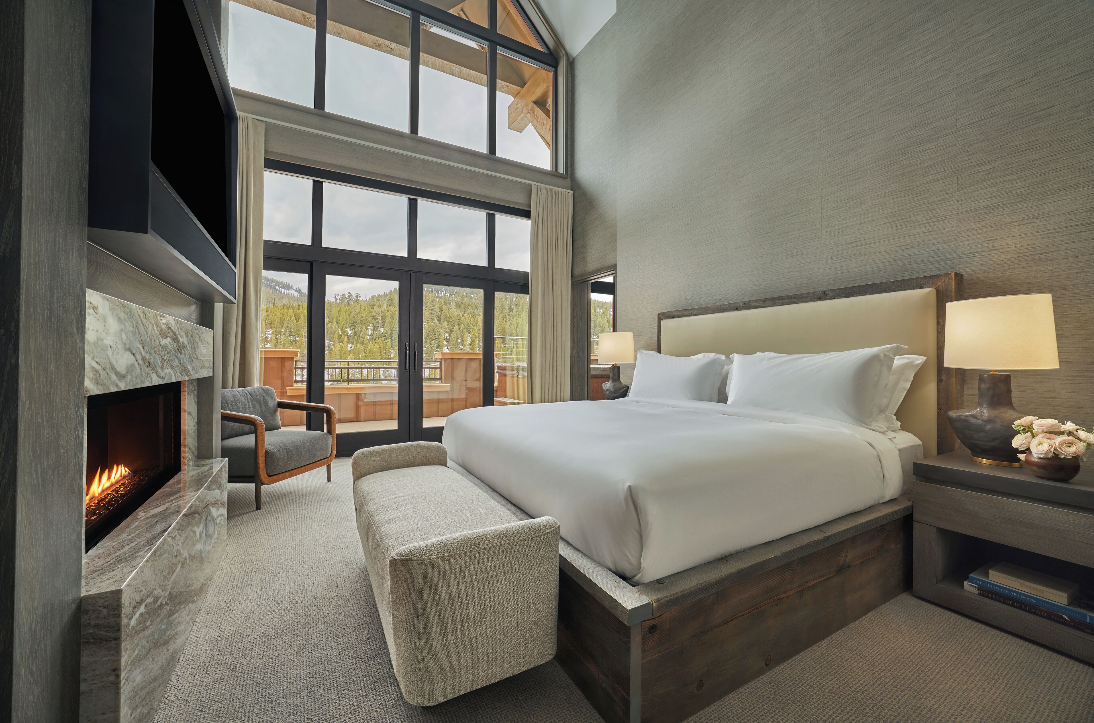 Peak Four Bedroom Grand Residence | Literie de qualité supérieure, couette en duvet d'oie, surmatelas