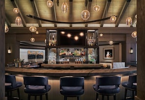 4 bares o lounges