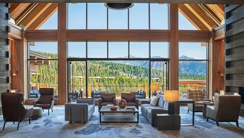 Área de estar no saguão