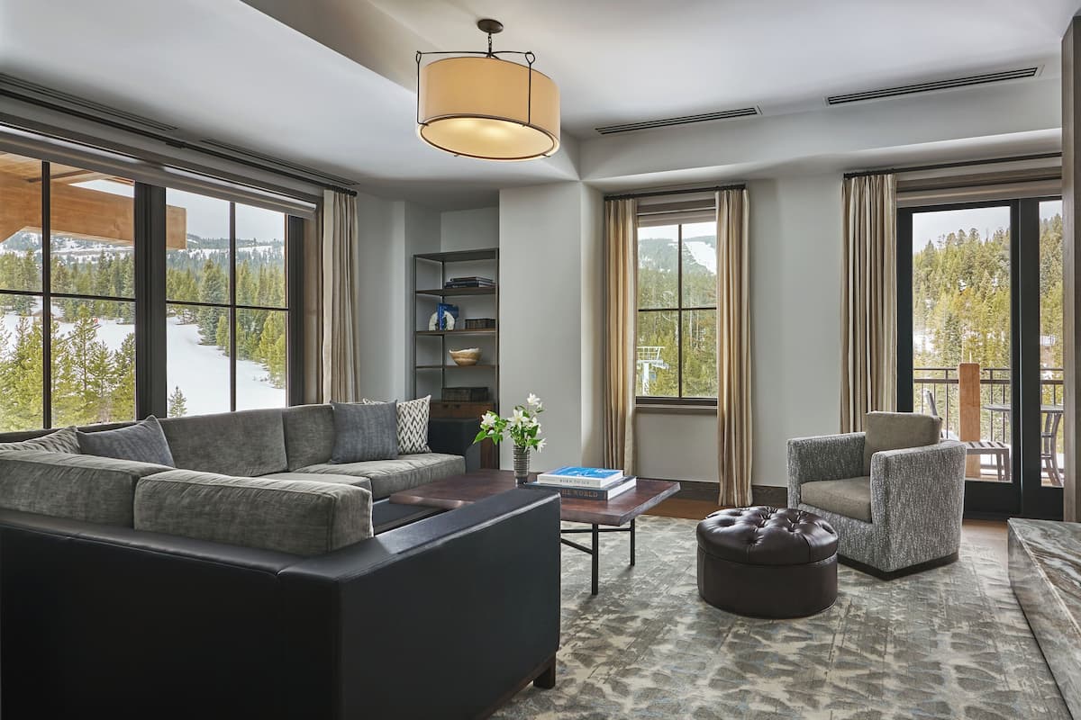 Televisión LCD, chimenea, piso con calefacción