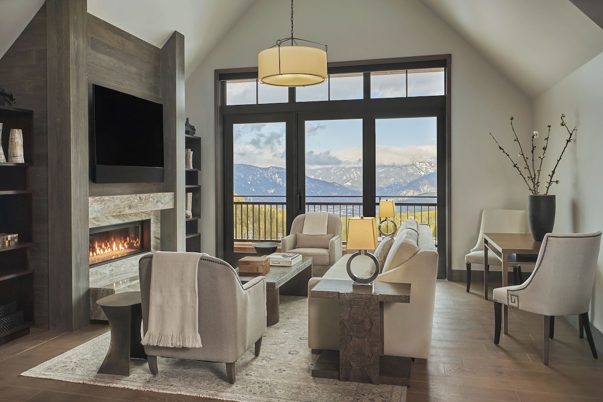 Televisión LCD, chimenea, piso con calefacción