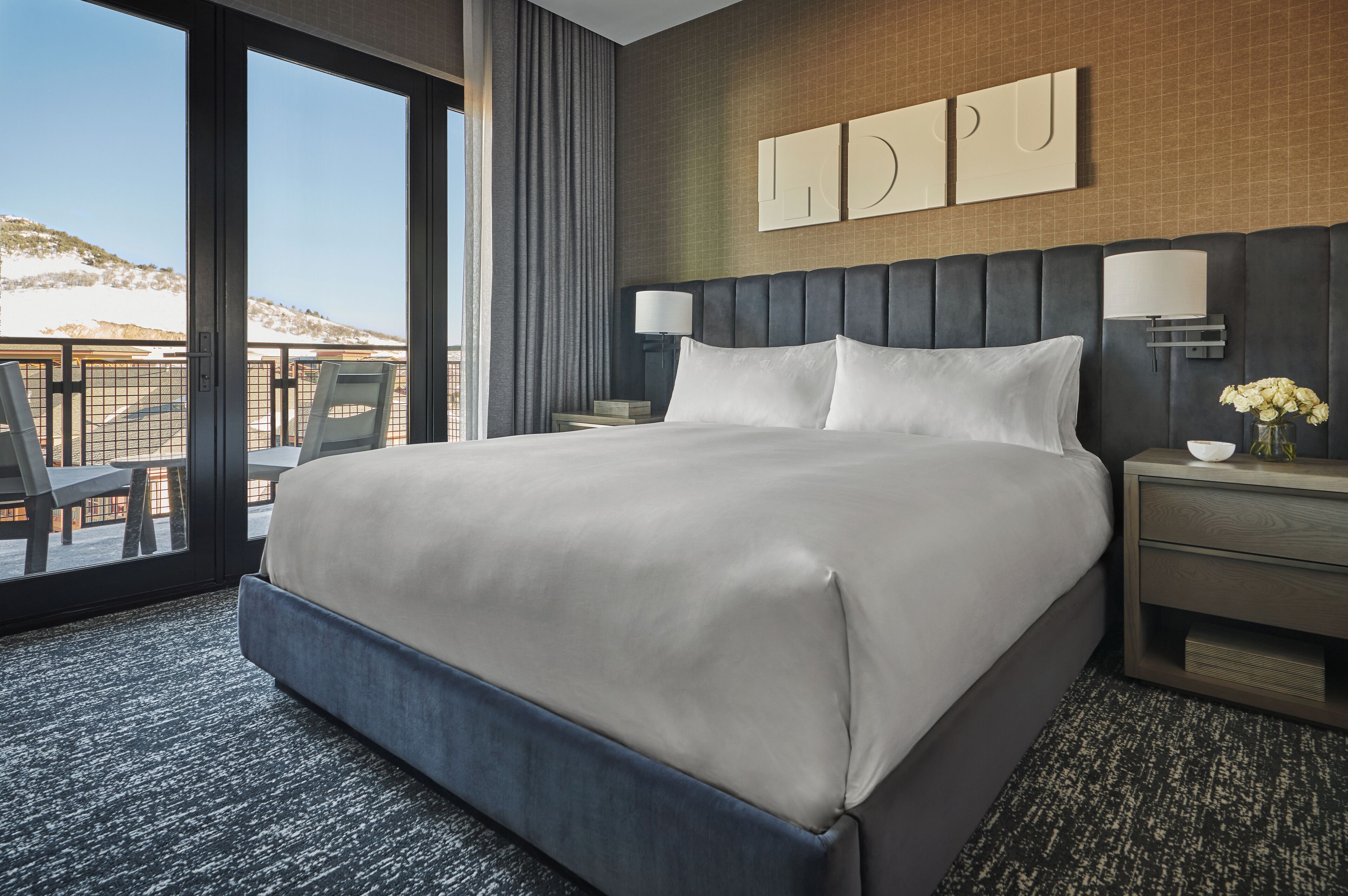 イタリアのフレッテ製シーツ、高級寝具、羽毛の掛け布団、ピロートップベッド