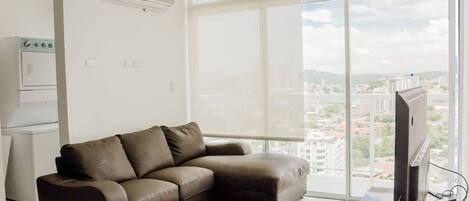 Een smart-tv en een kantoor