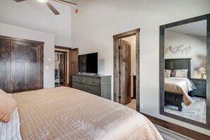 3 soverom, strykejern/-brett, wi-fi og sengetøy