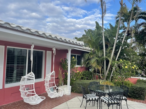 Oceanfront Beach Cottage with Private beach access in beautiful Juno Beach.