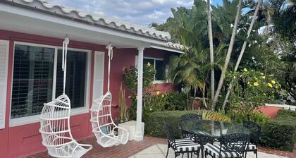 Oceanfront Beach Cottage with Private beach access in beautiful Juno Beach.