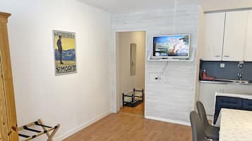 1 Schlafzimmer, BĂŒgeleisen/BĂŒgelbrett, kostenloses WLAN, BettwĂ€sche