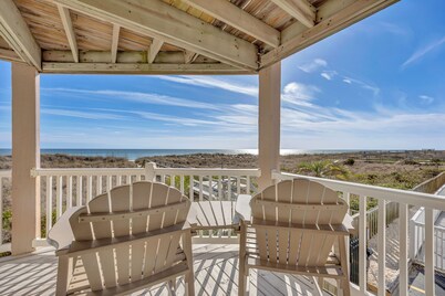 Oceanfront Oasis: Luxurious Beach Retreat-Stunning Views/Private Beach Access!