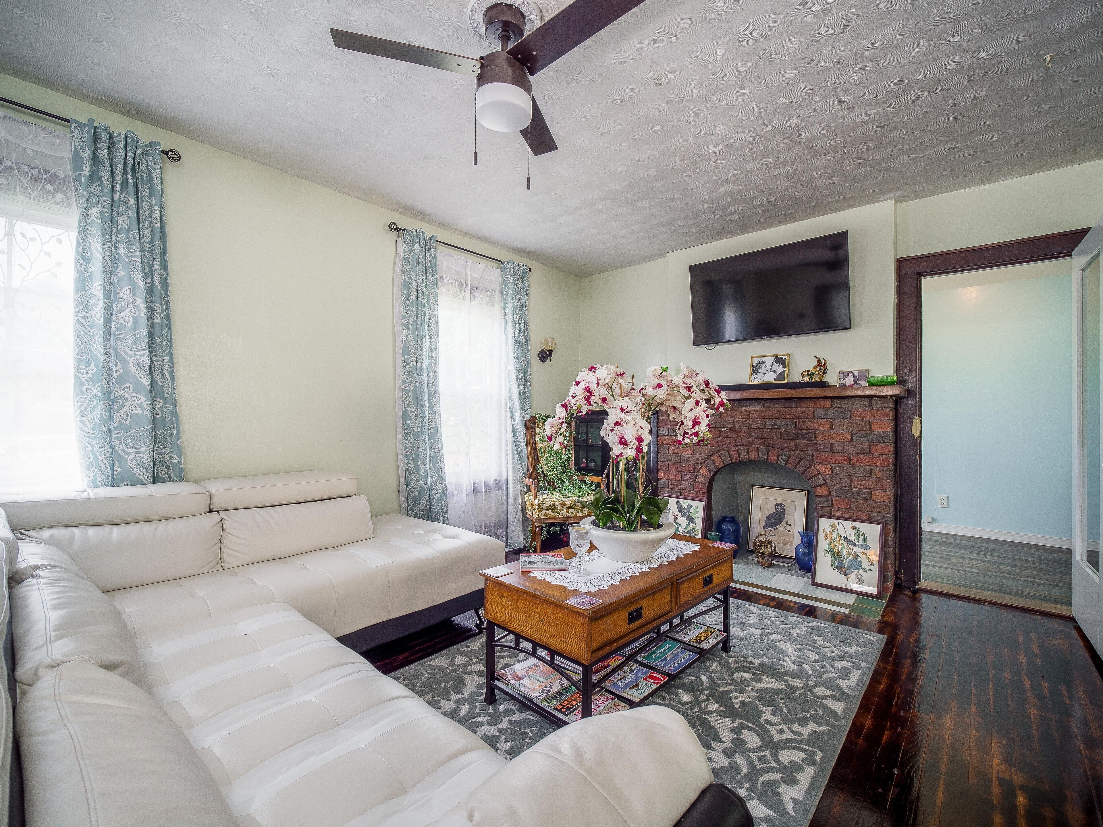 Comedy House 4 bedroom Chautauqua Lake Jamestown lakewood NY