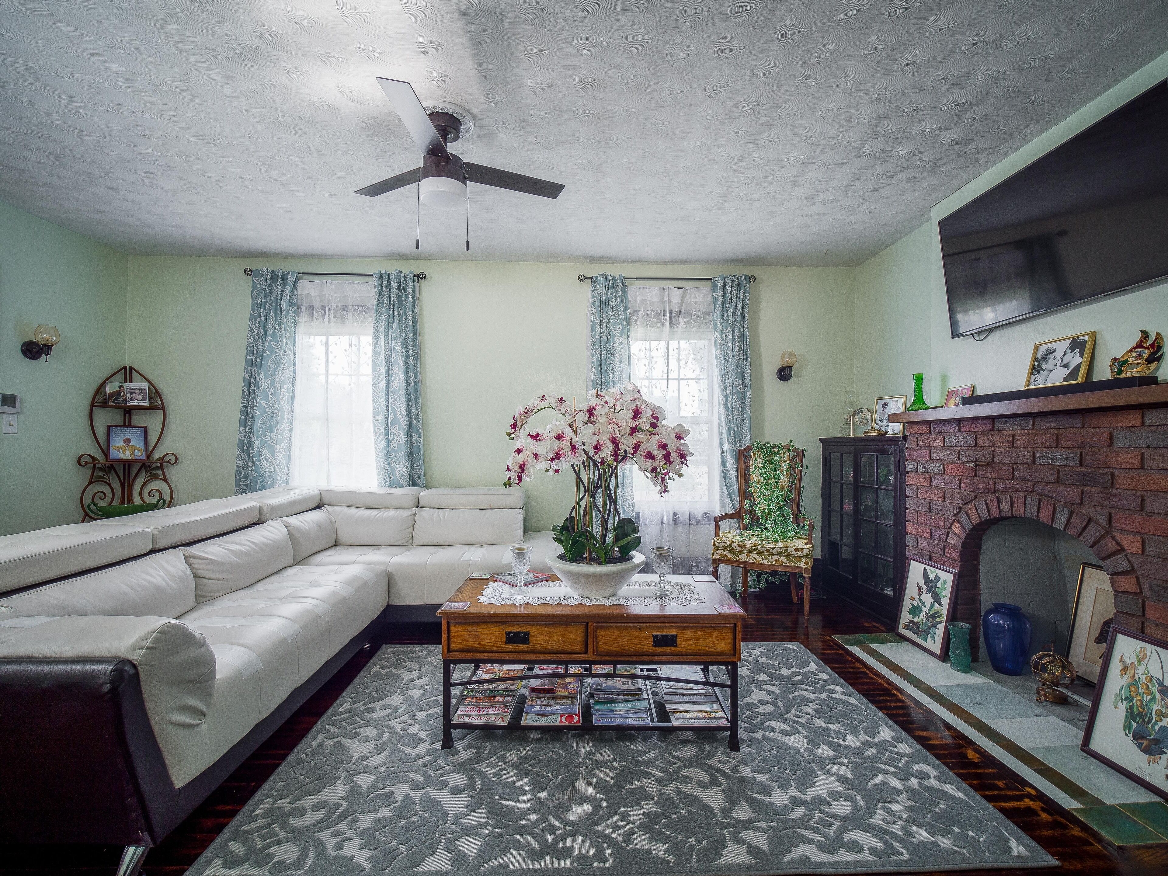 Comedy House 4 bedroom Chautauqua Lake Jamestown lakewood NY