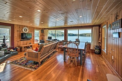 BBQ Ready: Lakeside Milford Home w/ Paddleboat