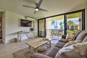 TV - Lahaina Resort Retreat w/ Pool & Ocean Views! (Lahaina)