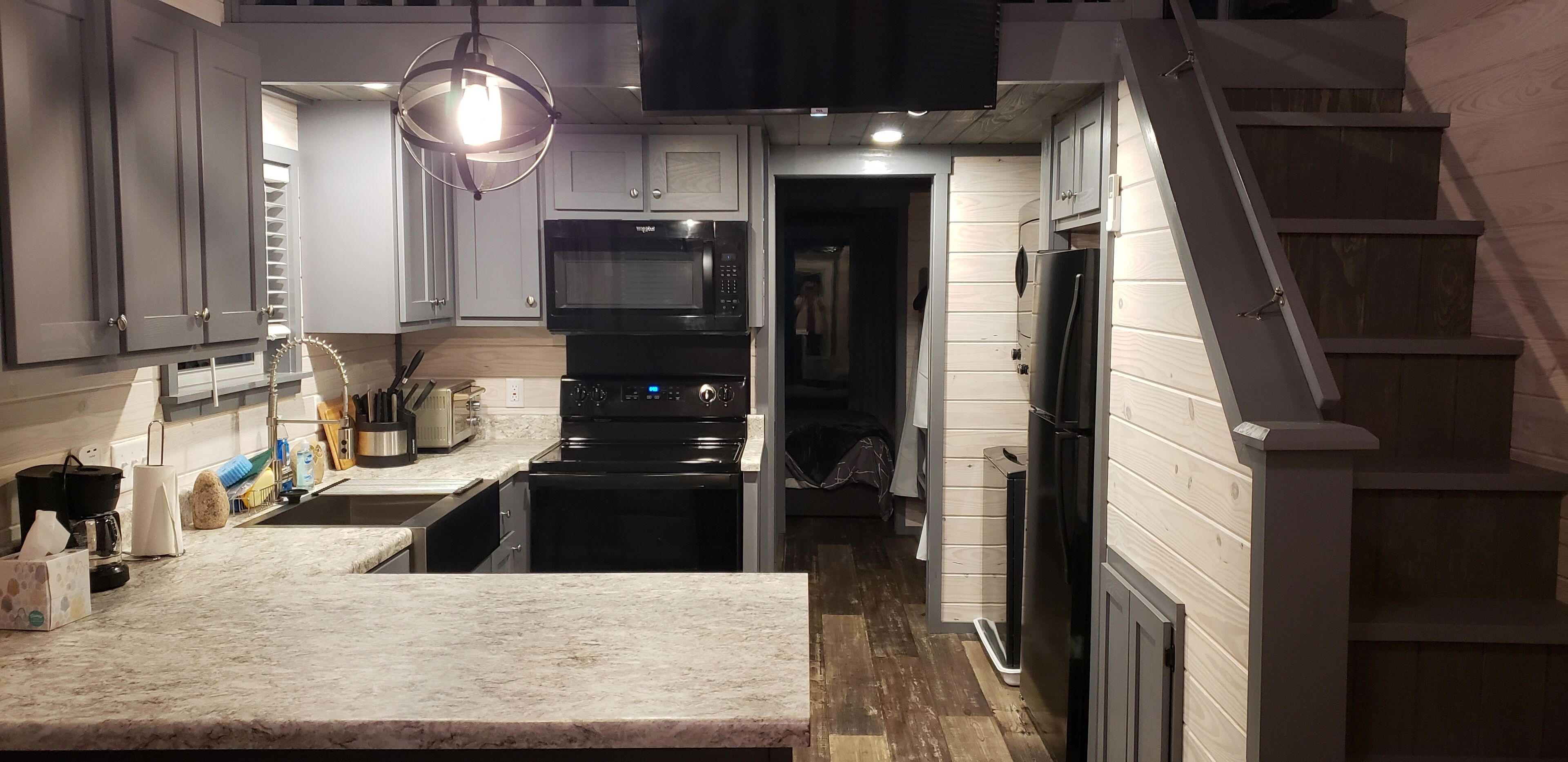 New High-End Tiny Home on Bold, Private Creek close to Biking, Fishing, Hiking  