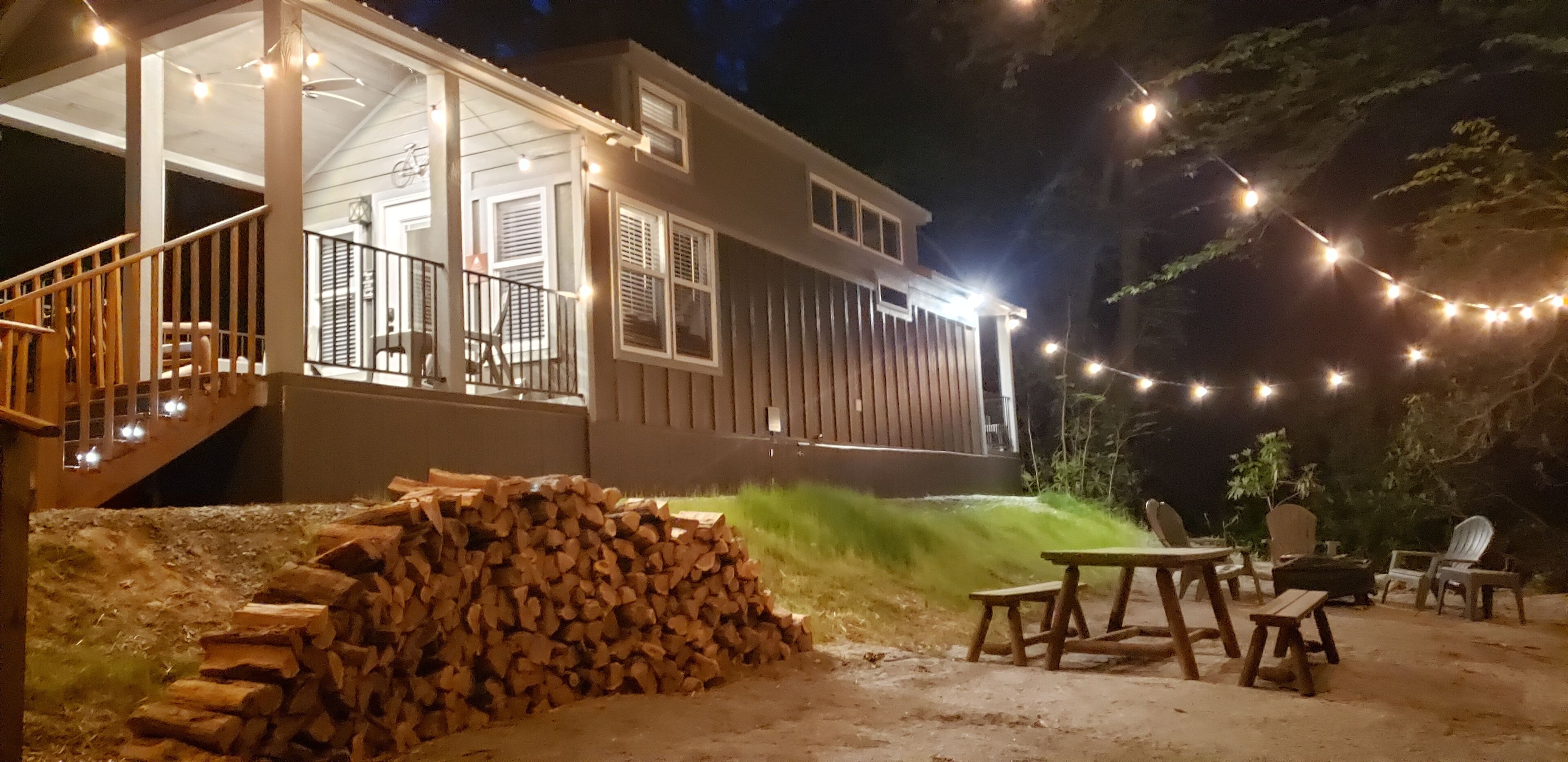 New High-End Tiny Home on Bold, Private Creek close to Biking, Fishing, Hiking  