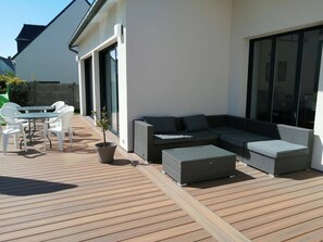 تناول الطعام بالخارج