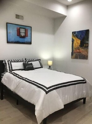 3 bedrooms, desk, iron/ironing board, travel crib