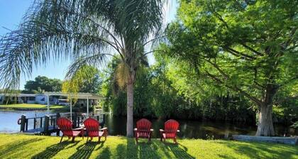 Sweetwater Cottage - Waterfront and Pet Friendly! Canoe and kayaks provided!