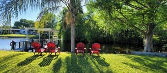 Sweetwater Cottage - Waterfront and Pet Friendly! Canoe and kayaks provided!