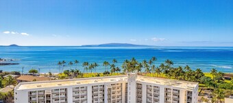 Cozy room with beach access, Haleakala sunrise view, pool & amazing location