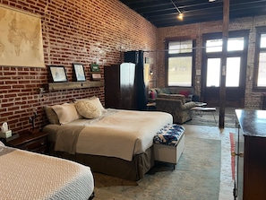 1 bedroom, desk, free WiFi, bed sheets