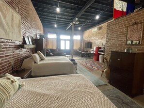 1 bedroom, desk, free WiFi, bed sheets - Unique 1870's building with outdoor space to relax (McDade)