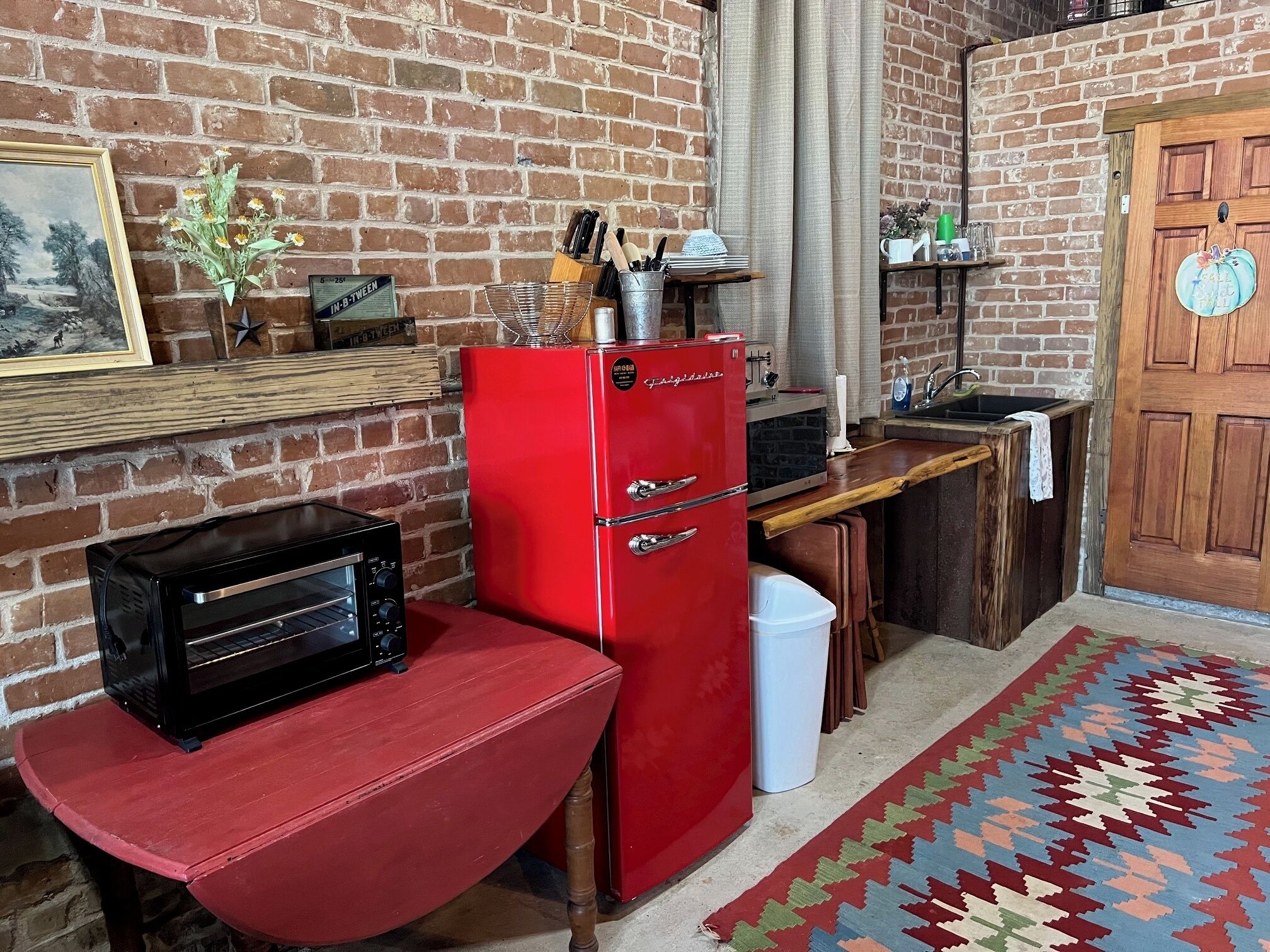 Fridge, microwave, coffee/tea maker, toaster