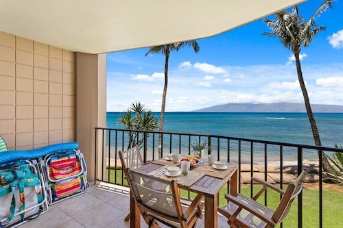 Remodeled Maui OceanFront 2BD w Ocean Views Valley Isle 208