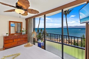 2 bedrooms, iron/ironing board, free WiFi, bed sheets - VI208 Remodeled Maui OceanFront 2BD w Ocean Views (Lahaina)
