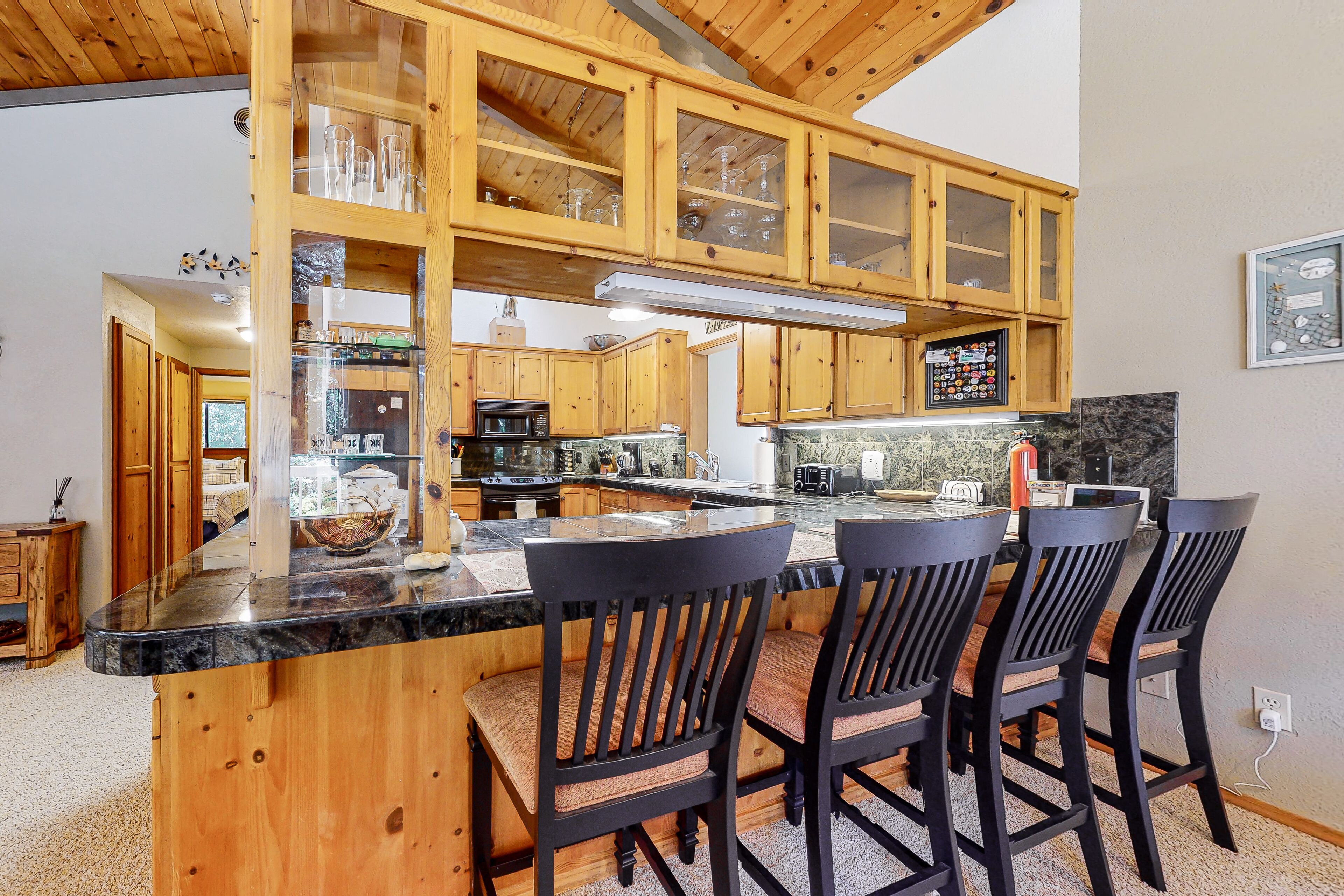 Fantastic home near the coast with private hot tub & enclosed yard