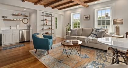 Historic Renovation, Walk to Front Beach and Shopping