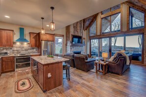 Interior - Happy Trails - Pet friendly Eagles Nest with view, hot tub, fire pit (Banner Elk)