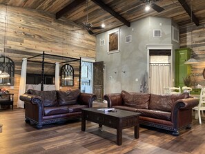 Interior - Elegant Country Cottage (Crawford)