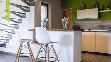 Frigorifero, forno, lavastoviglie, pentole/stoviglie/utensili