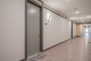 Interior - Elegant Mid-Century Modern Apt- Shops+Dining+Beach (Jacksonville)