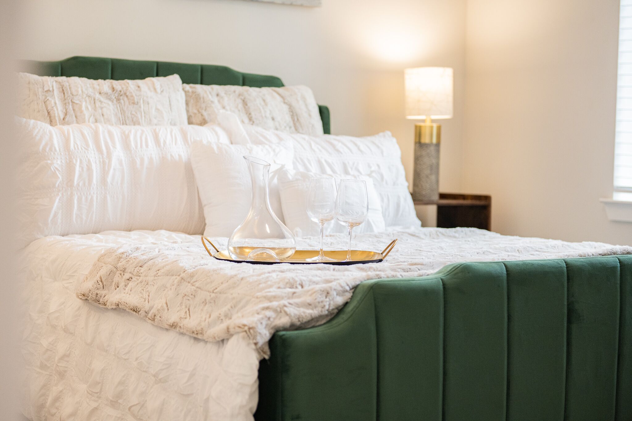 Elegant Mid-Century Modern Apt- Shops+Dining+Beach