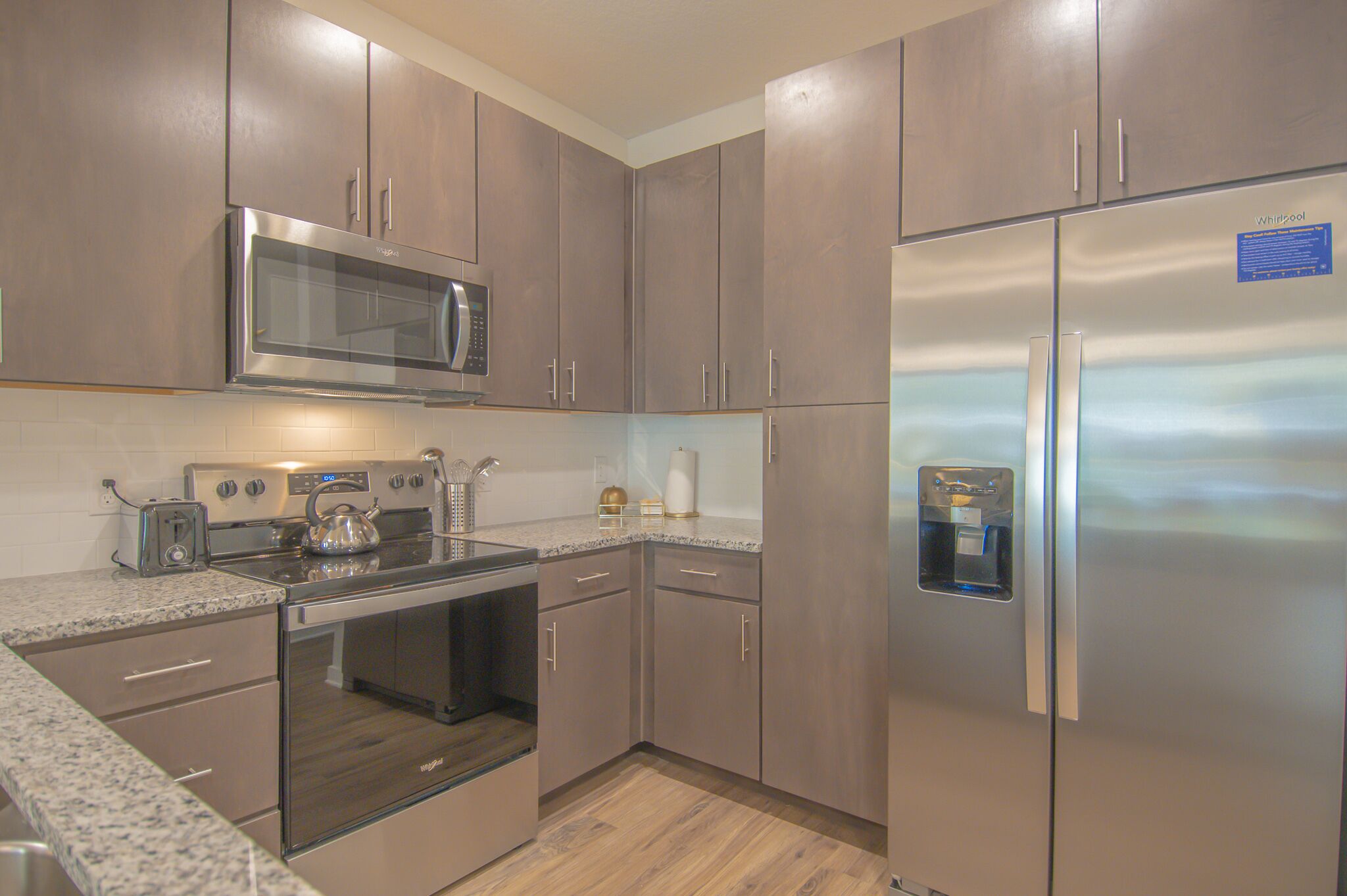 Elegant Mid-Century Modern Apt- Shops+Dining+Beach