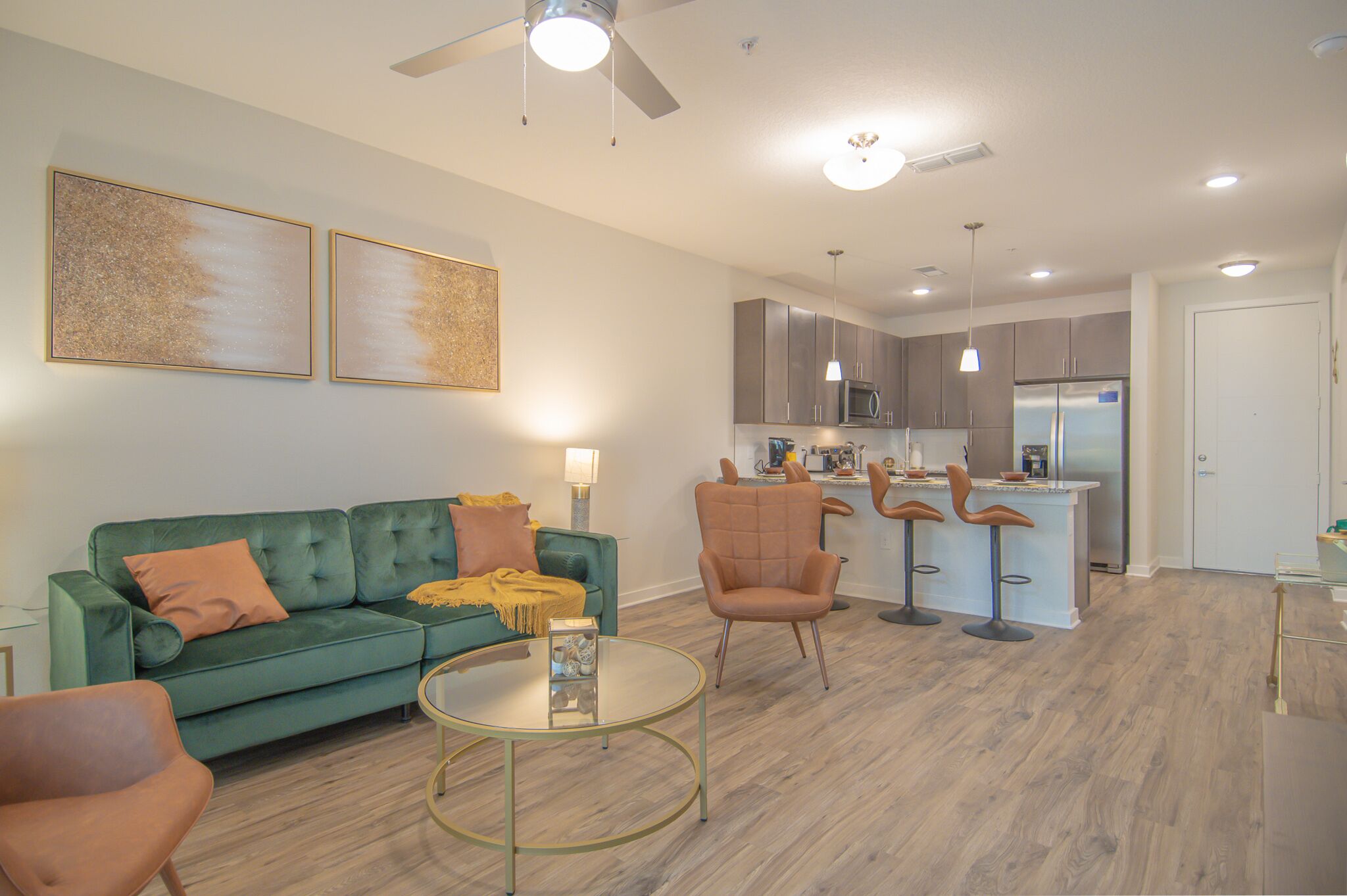 Elegant Mid-Century Modern Apt- Shops+Dining+Beach