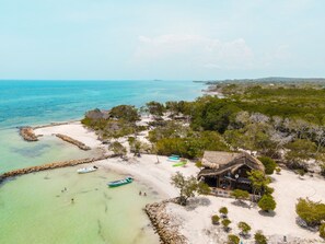 Unclassified image, 2 of 20, button - Casa Frente al mar en Isla Baru: Oasis La Curiosa (Cartagena)