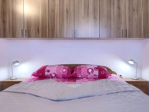 2 bedrooms, Internet