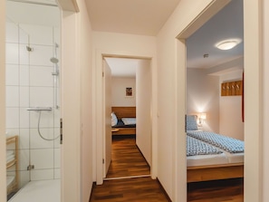 2 bedrooms, iron/ironing board, free WiFi