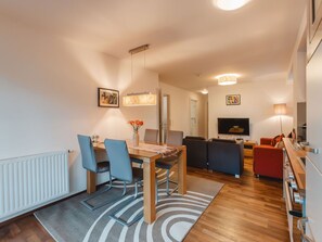 Dining - Nice apartment for 4 guests with WIFI, TV, balcony and pets allowed (Kaprun)