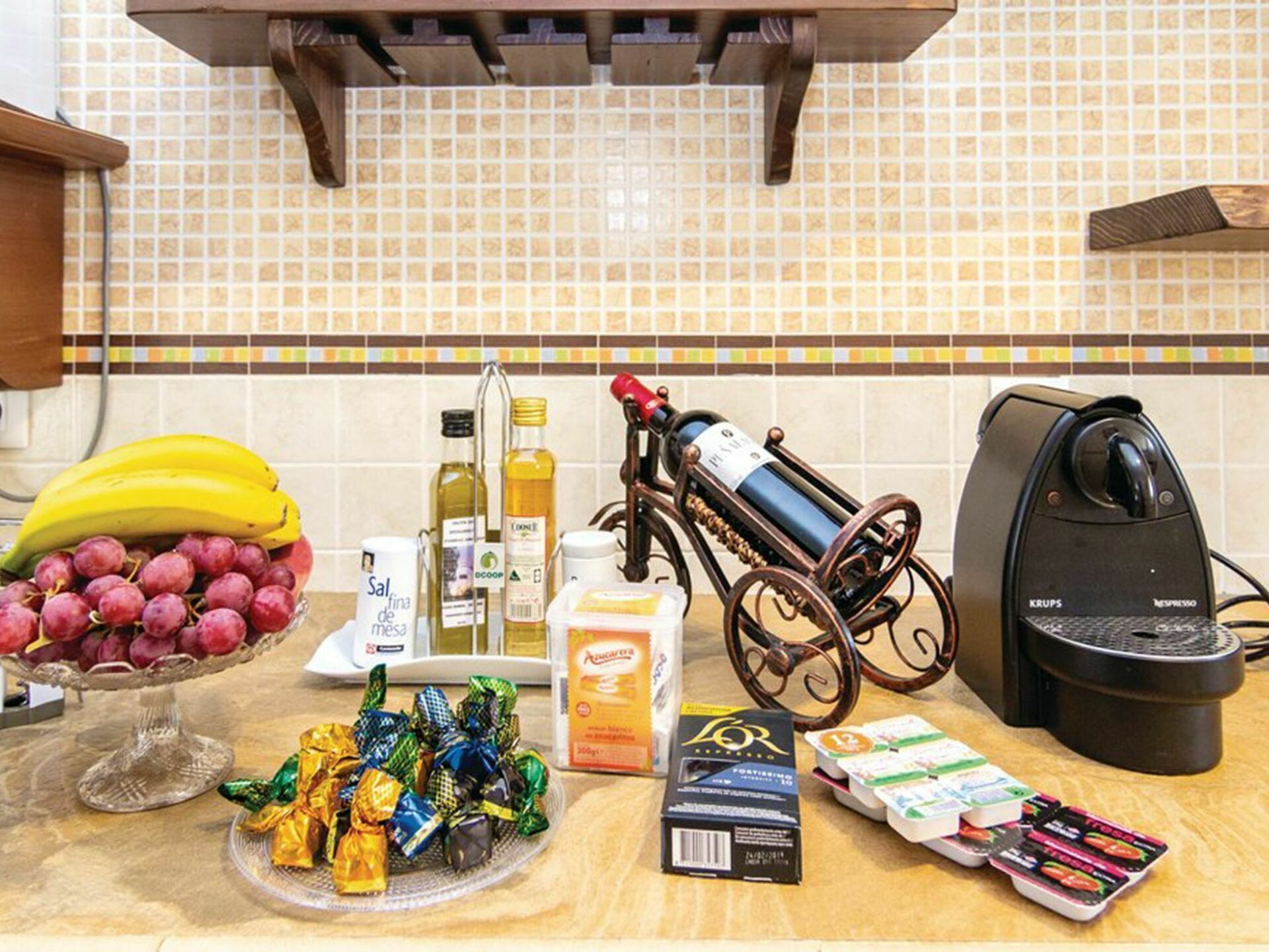 Beautiful private villa with private pool, WIFI, hot tub, A/C, TV, terrace, pets allowed and par...