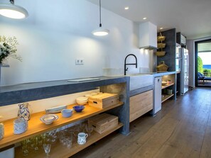 Mikrowelle, Ofen, Geschirrspüler, Gefrierschrank