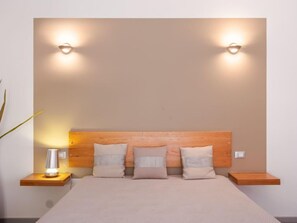 4 bedrooms, iron/ironing board, free internet