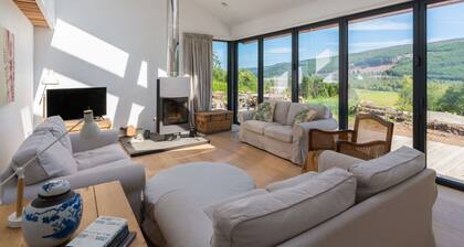 Stunning private villa for 8 people with WIFI, TV, terrace, panoramic view and parking