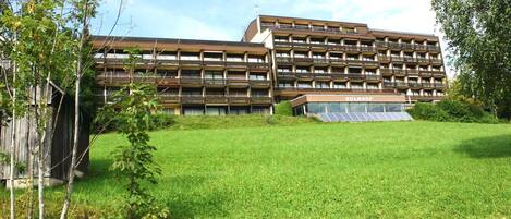 المنشأة من الخارج